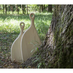 duas uma tábuasde corte de madeira de faia, importada da itália da marca Legnoart