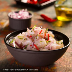 bowl de cerâmica redondo servindo uma porção de ceviche