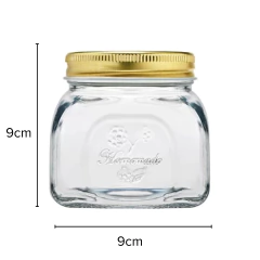 um pote de vidro com medidas 9cm por 9cm e tampa de metal