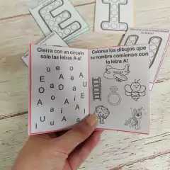 Mini Libros de Vocales - comprar online