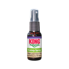 Botella de spray de hierba gatera KONG Naturals, diseñada para atraer a los gatos. Catnip premium perfecto para gatos de 6 meses en adelante. Disponible en Lio's Cat.