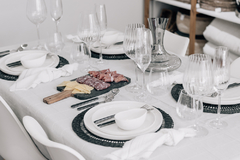 Imagen de TABLA MACAEL CON MANGO MARMOL NEGRO Y MADERA