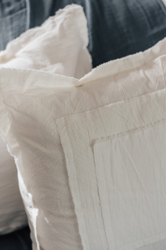 ALMOHADÓN DORIA OFF WHITE - comprar online