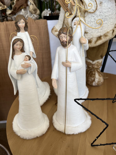 Pesebre blanco María y José.