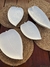 Bandeja de porcelana blanca en forma de hoja. - comprar online