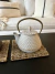 Tetera de hierro Panal off white