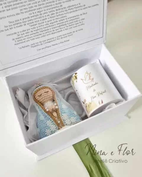 Caixa com Nossa Senhora e Caneca