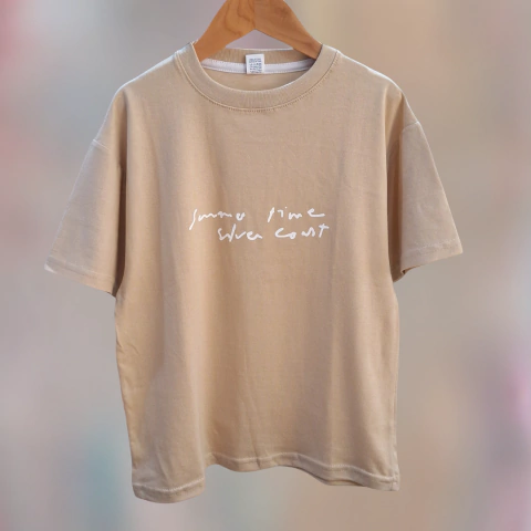 REMERA OVERSIZE SUMMER TIME BEIGE - comprar online