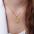 Colar Personalizado de Placa Vazada Com A Letra Inicial Folheado A Ouro 18k
