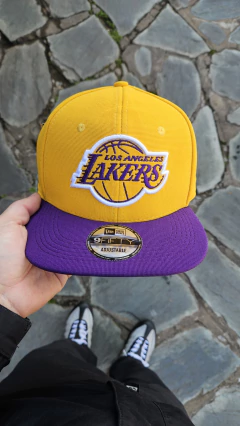 Gorra lakers - cerrada - comprar online