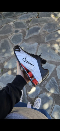 nk shox r4 - tienda online