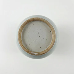 Moringa de porcelana chinesa do século XIX com pintura azul e branca de paisagem tradicional