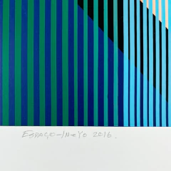 Serigrafia assinada de Yutaka Toyota com padrão geométrico em tons de azul, verde, vermelho e bege