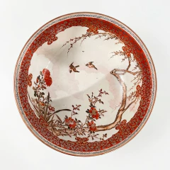 Bowl japonês Kutani do século XIX em porcelana com decoração vermelha e dourada detalhada