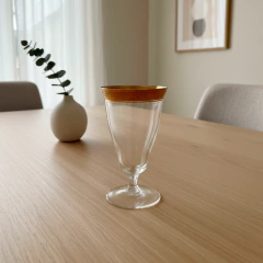 Taça de cristal Europa com borda dourada detalhada, design vintage elegante