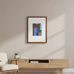 Serigrafia assinada de Alfredo Volpi com formas geométricas coloridas em tons de azul, marrom e cinza, emoldurada com moldura de madeira