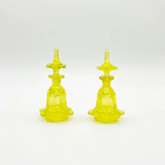 Par de perfumeiros vintage amarelos em vidro uralina do século XIX da França