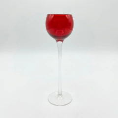 Conjunto de 4 taças para licor em vidro colorido com diferentes formatos, nas cores âmbar, roxo, vermelho e verde água