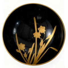 Conjunto de bowls vintage japoneses de laca preta e dourada, empilhados