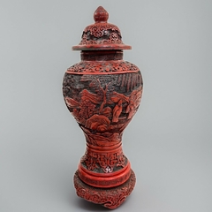 China XIX | Pair of covered jars | Lacquer on internet
