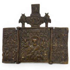 Tríptico em bronze do século XVIII da Rússia, com figuras religiosas em relevo representando santos e cenas bíblicas