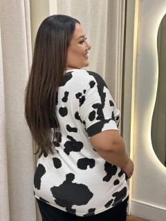 Blusa Cow Print Malha na internet