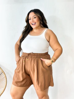 Short Larissa Liso na internet