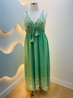 Vestido Briana Longo na internet