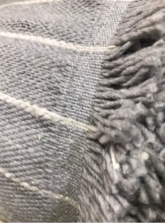 Manta/Alfombra Mercedes Sosa Gris Lineas Crudo - comprar online