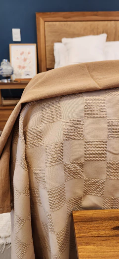 Manta/Cubre Cama Gambito de dama - BEIGE - comprar online