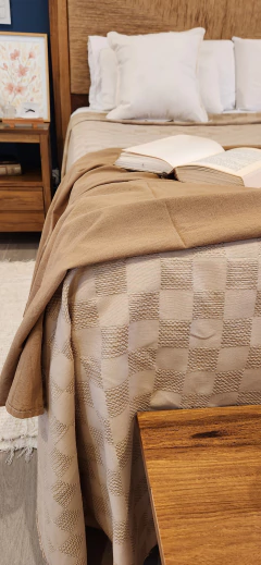 Manta/Cubre Cama Gambito de dama - BEIGE