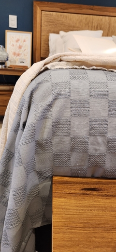 Imagen de Manta/Cubre Cama Gambito de dama - GRIS