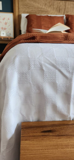 Manta/Cubre Cama Gambito de dama - BLANCO en internet