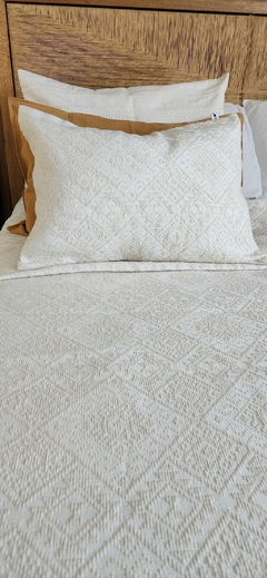 Cubrecama JACQUARD Marroquí Joaquín Furriel QUEEN + 2 fundas de 50x70 de REGALO en internet