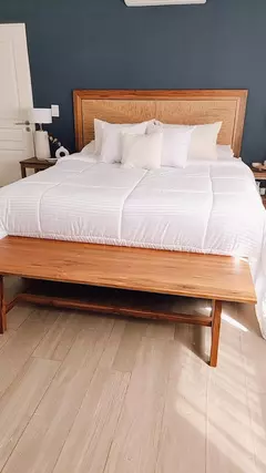 ACOLCHADO KING LINEA HOTEL - REVERSIBLE TOTAL OFF WHITE MOD. RAYAS - tienda online