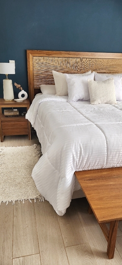 ACOLCHADO QUEEN LINEA HOTEL - TOTAL OFF WHITE MOD. RAYAS - Ay Que Amor