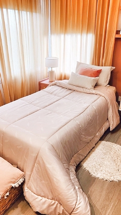 ACOLCHAD TWIN EXCLUSIVOS LINEA ROSA VIEJO CON DETALLE FLOR - Ay Que Amor