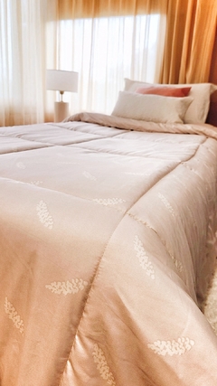 ACOLCHAD TWIN EXCLUSIVOS LINEA ROSA VIEJO CON DETALLE FLOR - tienda online