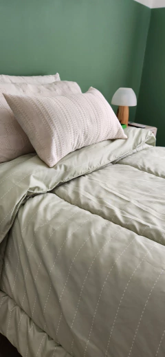 ACOLCHAD TWIN EXCLUSIVOS MOD. VERDE PUNTEADO OFF WHITE)