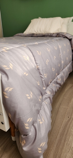 ACOLCHADO KING LINEA HOTEL - MOD. GRIS ELEFANTE/ PLUMAS MANTECA - comprar online