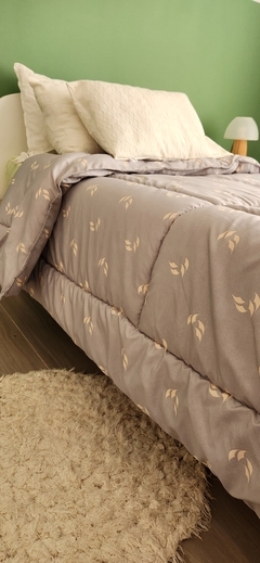 ACOLCHAD TWIN EXCLUSIVOS MOD. GRIS ELEFANTE CON PLUMAS MANTECA en internet