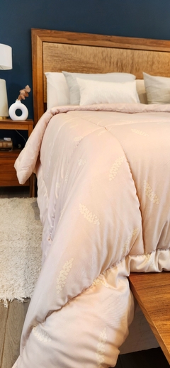 ACOLCHADO QUEEN EXCLUSIVOS LINEA ROSA VIEJO CON DETALLE FLOR