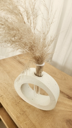 Florero de forma Orgánica de Cemento Blanco - tienda online