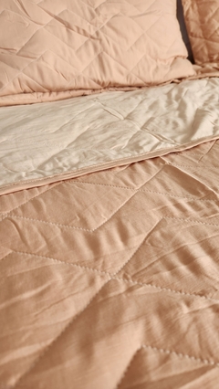 COBERTOR DE VERANO REVERSIBLE KING LINEA HOTEL - ROSA VIEJO + 2 FUNDAS DE REGALO 50X70 -