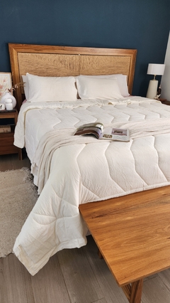 COBERTOR DE VERANO DE TUSOR 100% ALGODON KING LINEA HOTEL - OFF WHITE