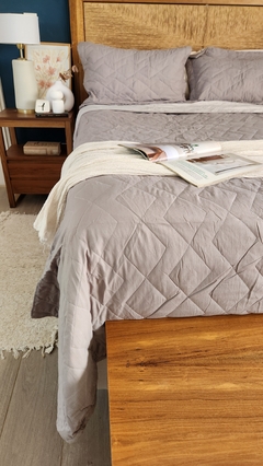 COBERTOR DE VERANO REVERSIBLE QUEEN LINEA HOTEL - GRIS ELEFANTE + 2 FUNDAS DE REGALO 50X70 - comprar online