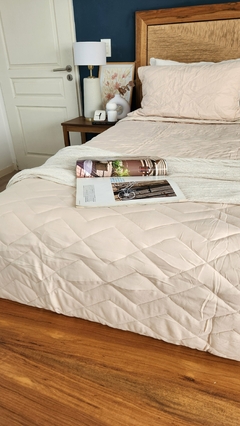 COBERTOR DE VERANO REVERSIBLE KING LINEA HOTEL - NATURAL + 2 FUNDAS DE REGALO 50X70 - tienda online