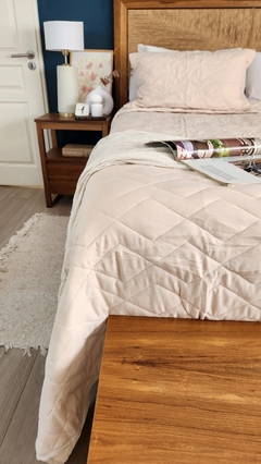 COBERTOR DE VERANO REVERSIBLE KING LINEA HOTEL - NATURAL + 2 FUNDAS DE REGALO 50X70