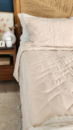 COBERTOR DE VERANO REVERSIBLE KING LINEA HOTEL - NATURAL + 2 FUNDAS DE REGALO 50X70 en internet