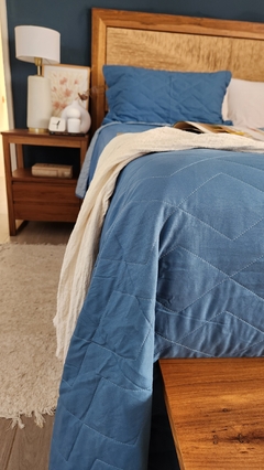 COBERTOR DE VERANO REVERSIBLE TWIN LINEA HOTEL - AZULINO + 1 FUNDAS DE REGALO 50X70 - Ay Que Amor